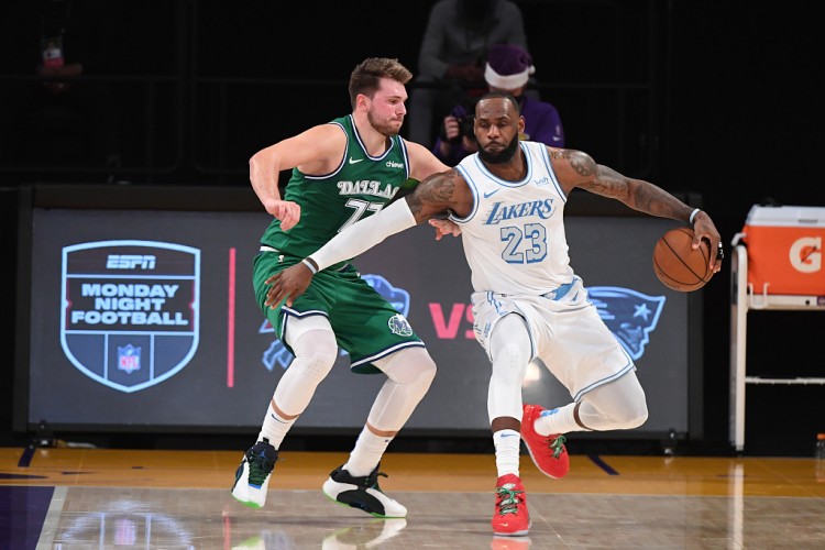  静雨：詹姆斯+东契奇是NBA历史球商最高外线组合 老詹冠军+1有望