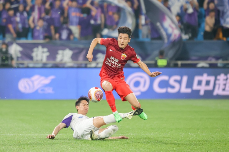  津媒：沪上双雄冲刺备战超级杯，武磊缺阵海港面临严峻挑战